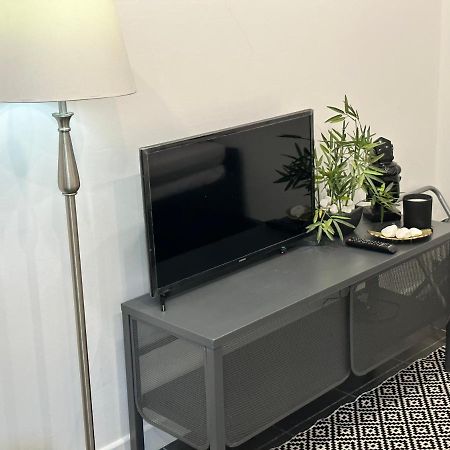 Modern Flat In Central Egham By Windsor Castle, Staines-Upon-Thames And Heathrow Airport Zewnętrze zdjęcie