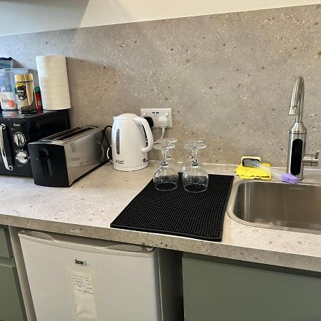 Modern Flat In Central Egham By Windsor Castle, Staines-Upon-Thames And Heathrow Airport Zewnętrze zdjęcie