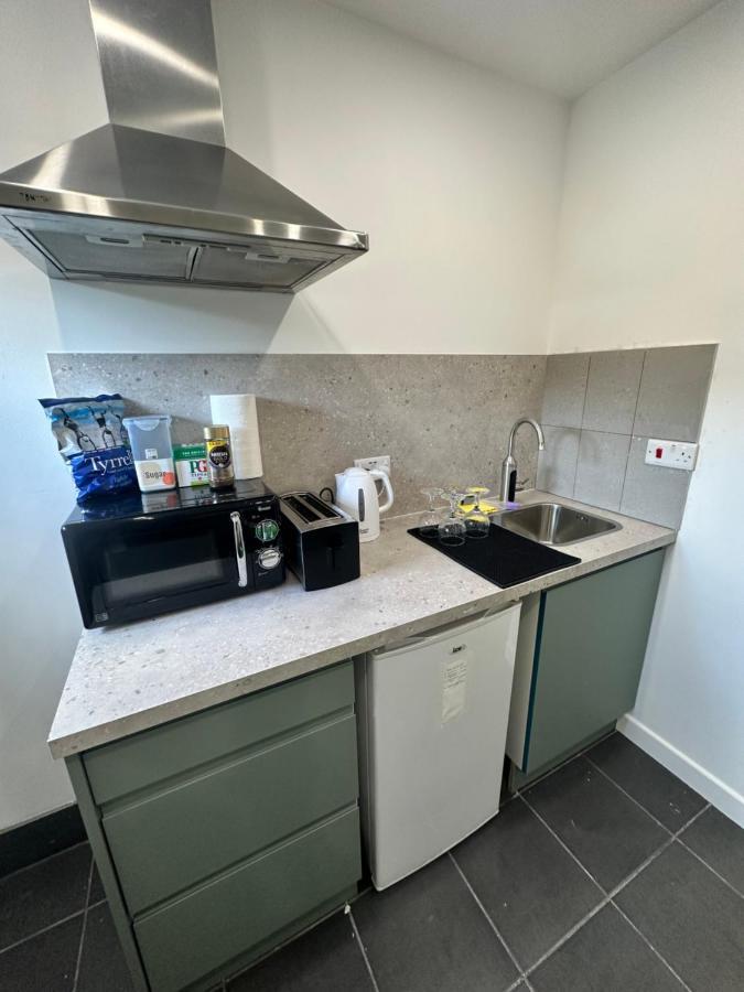 Modern Flat In Central Egham By Windsor Castle, Staines-Upon-Thames And Heathrow Airport Zewnętrze zdjęcie