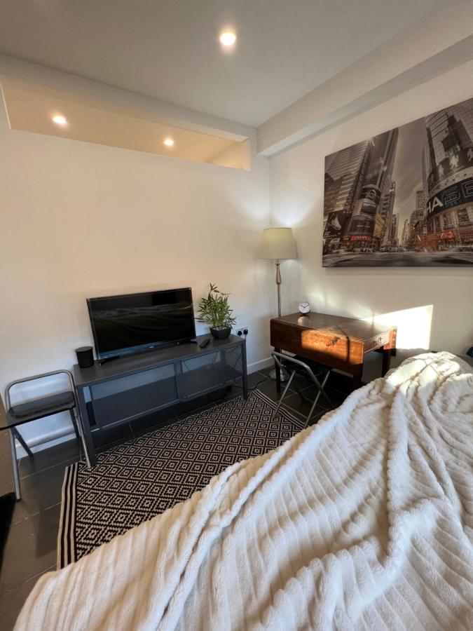 Modern Flat In Central Egham By Windsor Castle, Staines-Upon-Thames And Heathrow Airport Zewnętrze zdjęcie