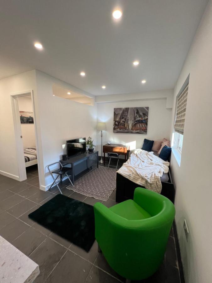 Modern Flat In Central Egham By Windsor Castle, Staines-Upon-Thames And Heathrow Airport Zewnętrze zdjęcie
