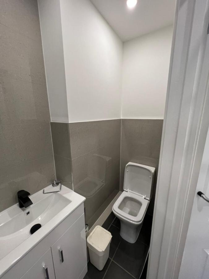 Modern Flat In Central Egham By Windsor Castle, Staines-Upon-Thames And Heathrow Airport Zewnętrze zdjęcie