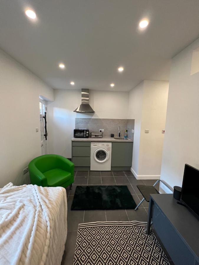 Modern Flat In Central Egham By Windsor Castle, Staines-Upon-Thames And Heathrow Airport Zewnętrze zdjęcie