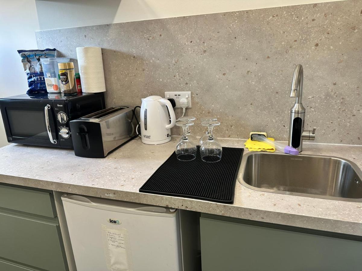 Modern Flat In Central Egham By Windsor Castle, Staines-Upon-Thames And Heathrow Airport Zewnętrze zdjęcie
