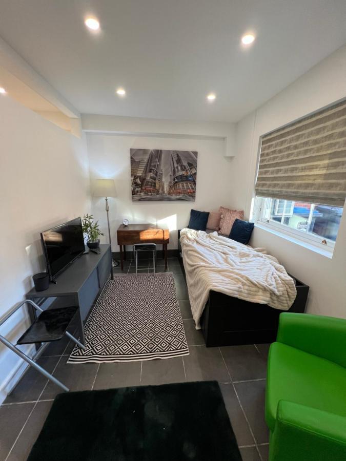 Modern Flat In Central Egham By Windsor Castle, Staines-Upon-Thames And Heathrow Airport Zewnętrze zdjęcie