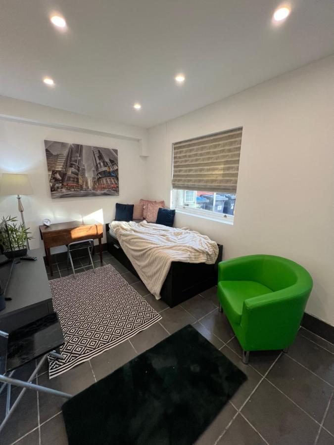 Modern Flat In Central Egham By Windsor Castle, Staines-Upon-Thames And Heathrow Airport Zewnętrze zdjęcie