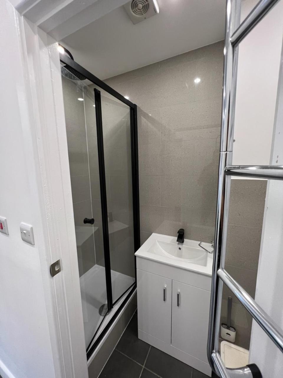 Modern Flat In Central Egham By Windsor Castle, Staines-Upon-Thames And Heathrow Airport Zewnętrze zdjęcie